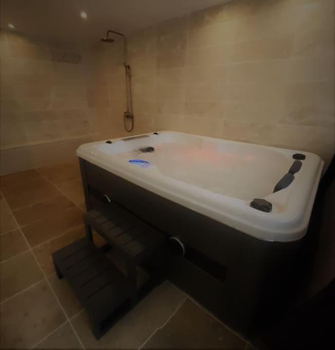 Nalan Orrygeois, Spa, Sauna, Proche Asterix Bagian luar foto