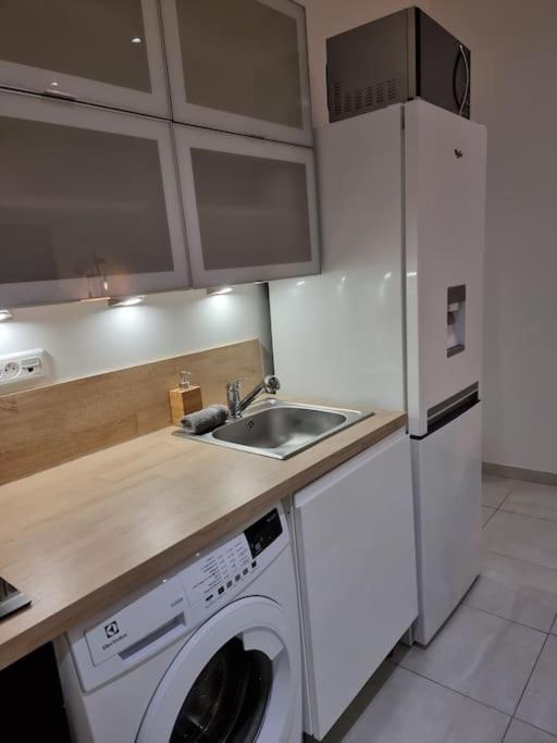 Nalan Orrygeois, Spa, Sauna, Proche Asterix Bagian luar foto