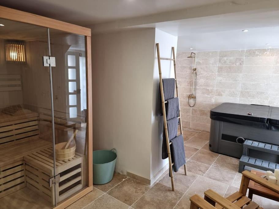 Nalan Orrygeois, Spa, Sauna, Proche Asterix Bagian luar foto